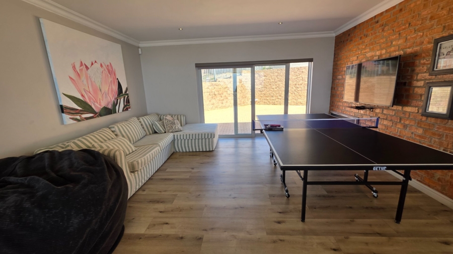 4 Bedroom Property for Sale in Hartenbos Heuwels Western Cape